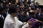 Amitabh Bachchan meets the media on his 71st birthday on 11th Oct 2013 (15)_52580762d5822.JPG